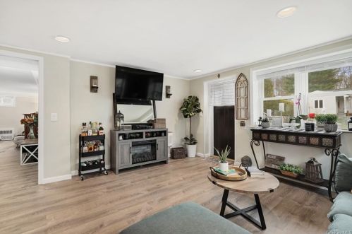 106 Halyan Rd, Yorktown Hgts NY  10598-4304 exterior