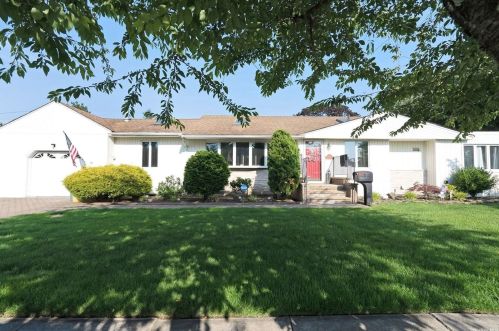 61 Berkshire Rd, Hicksville, NY 11801-3351