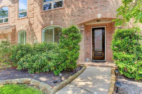 2 Fournace Gardens Dr, Bellaire, TX 77401-2600