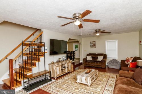 235 Learn Rd, Tannersville, PA 18372-7970