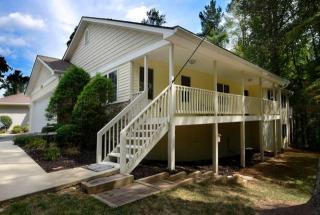 325 Ewarts Hill Rd, Hendersonville, NC 28739-4093