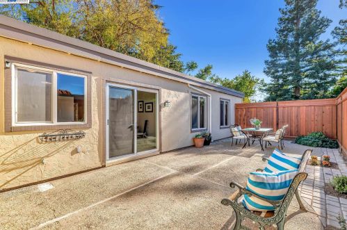 1634 Calle Santa Anna, Pleasanton CA  94566-5927 exterior