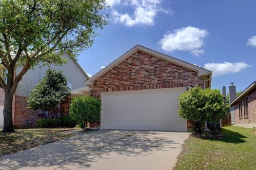 5829 Arena Cir, Fort Worth, TX 76179-2369
