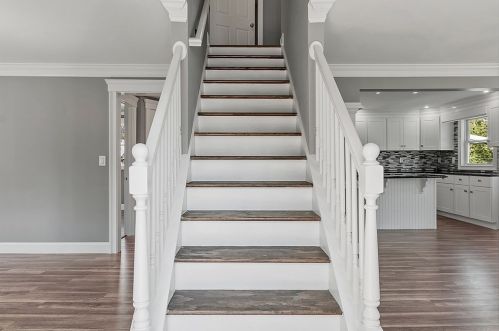 1 James St, Derry NH  03038-4525 exterior