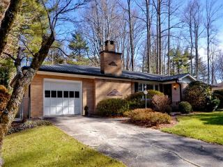 1604 Sherman Dr, Hendersonville, NC 28739-6250