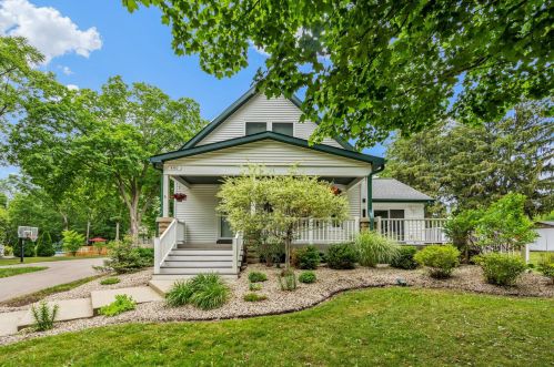490 Eagle Lake Ave, Mukwonago, WI 53149-1162