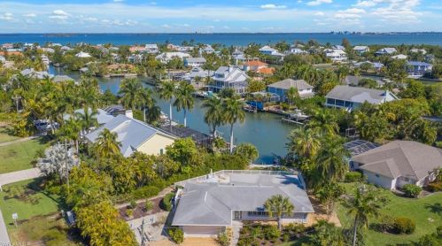 1560 Royal Poinciana Dr, Sanibel, FL 33957-3421