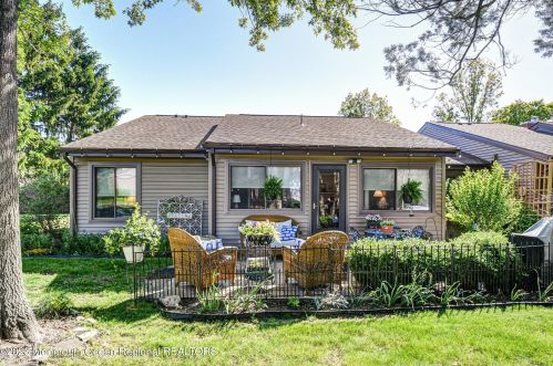 25 Concord Ct, Tinton Falls, NJ 07701-5414