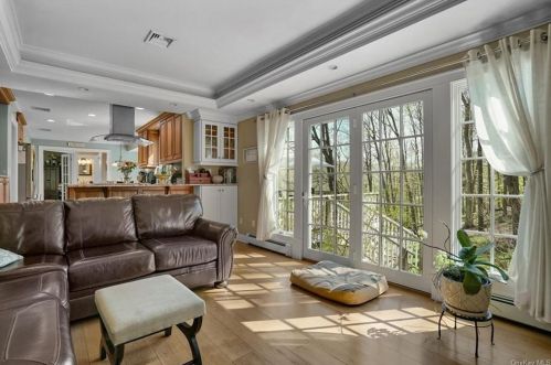 28 Kings Point Ln, Washingtonville NY  10992-2026 exterior