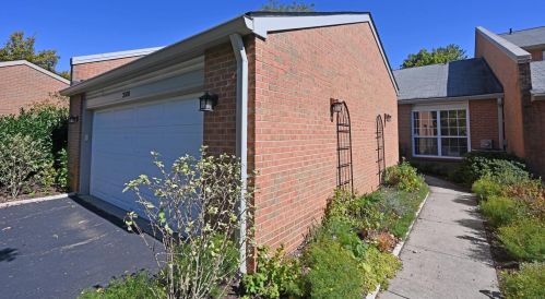 3500 Forestoak Ct, Cincinnati, OH 45208-1808