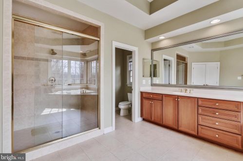 19228 Charandy Dr, Leesburg VA 20175-7215 exterior