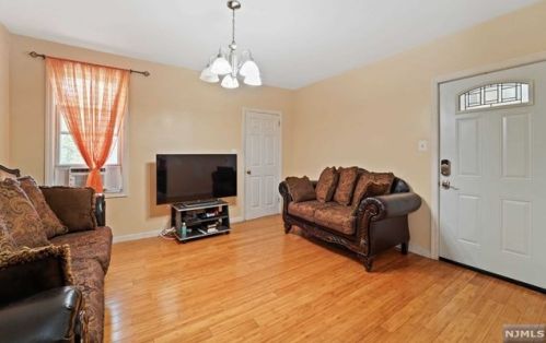 51 Munn Ave, Newark NJ  07106-1410 exterior