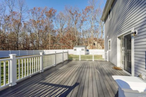 12 Ramblewood Rd, Shoreham NY  11786-2300 exterior