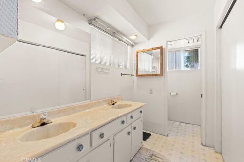 4419 South St, Lakewood CA  90712-1149 exterior