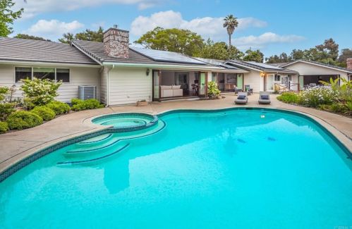 3413 Dove Holw Rd, Encinitas CA 92024-7247 exterior