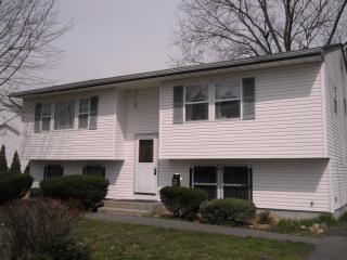 51 Bethpage Rd, Copiague, NY 11726-1416