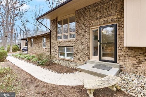 10905 Thanlet Ln, Herndon, VA 20190-3922