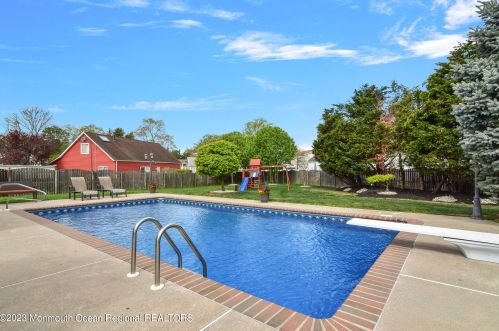 16 Galway Dr, Hazlet NJ  07730-1112 exterior