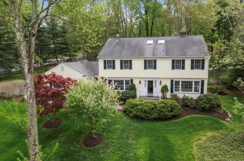 176 Deerfield Ln, Pleasantville, NY 10570-1433