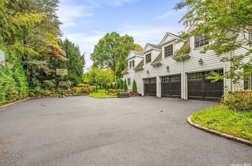 123 Wheatley Rd, Westbury, NY 11568-1210