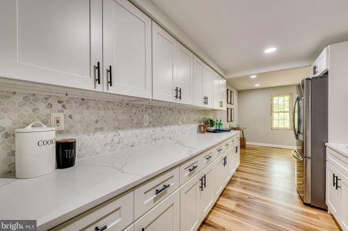 5838 Kara Pl, Springfield VA  22015-3327 exterior