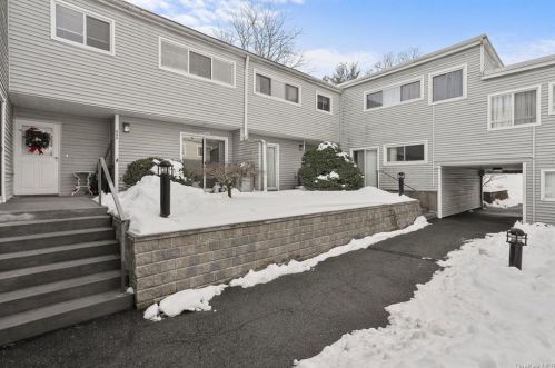 208 Harris Rd, Bedford Hills, NY 10507-2125