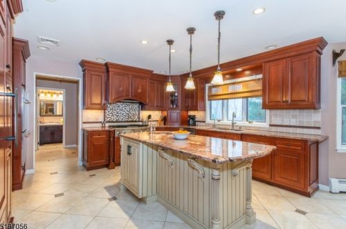 9 Memory Ln, Dover NJ  07869-4205 exterior