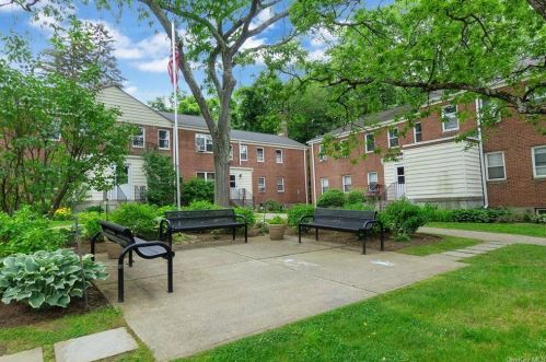 85 Broadway, Pleasantville NY  10570-1740 exterior