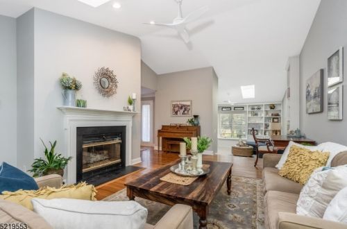 3 Country Club Dr, Annandale NJ  08801-1637 exterior