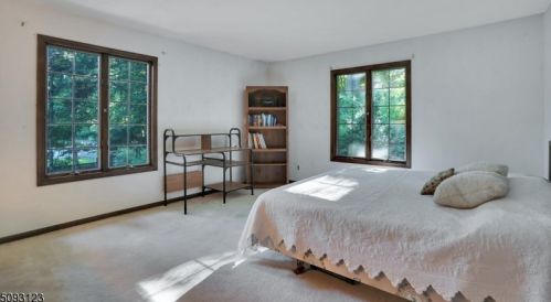 6 Dl Rd, Greystone Park NJ  07950-3303 exterior