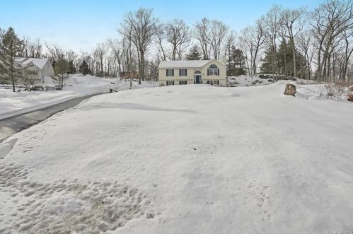 726 Pine Grove Rd, New Hamburg, NY 12590-6513