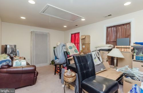 1057 Jefferson Ave, Charles Town WV  25414-1121 exterior