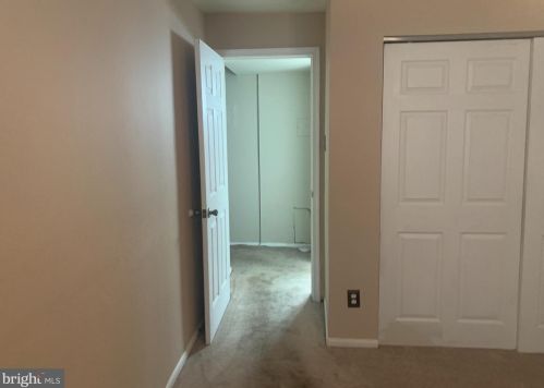 7091 Spring Garden Dr, Springfield VA  22150-2906 exterior