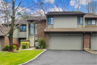 109 Estate Dr, Muttontown, NY 11753-2829