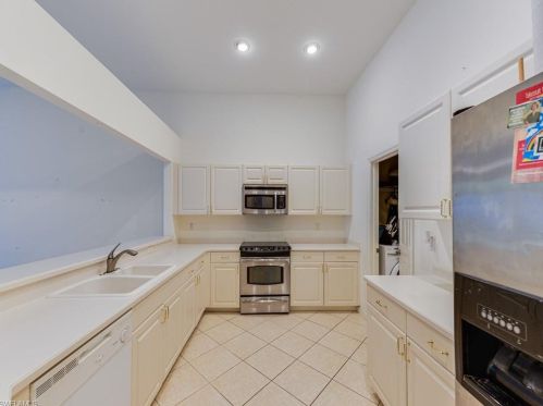 8538 Silk Oak Ln, Naples, FL 34119-9725