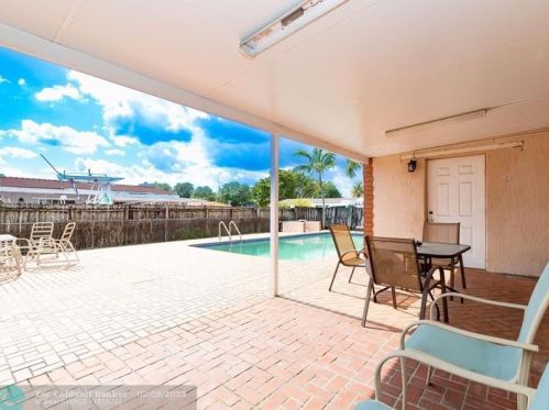 934 72nd St, Hialeah FL  33014-5226 exterior