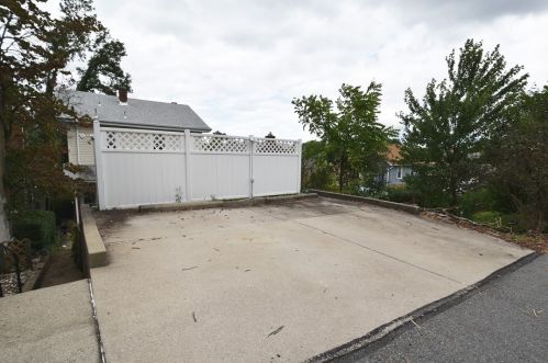 3241 Piedmont Ave, Pittsburgh PA 15216-2220 exterior