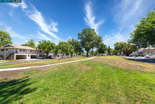 1477 Del Rio Cir, Concord CA 94518-4073 exterior