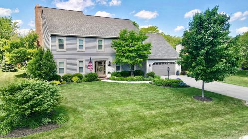 10133 Foxkirk Dr, Thiensville, WI 53097-3621