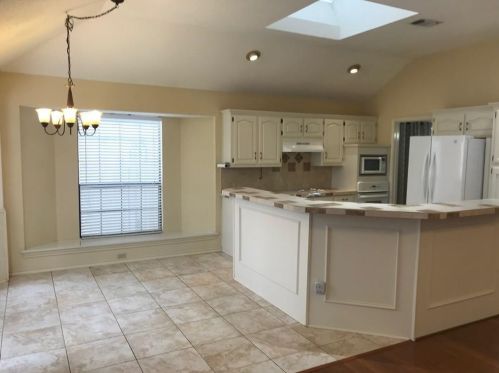 1349 Barclay Dr, Carrollton TX  75007-2871 exterior