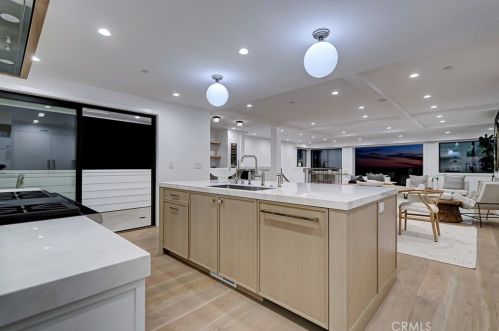 413 Bayview Dr, Manhattan Beach CA  90266-5717 exterior
