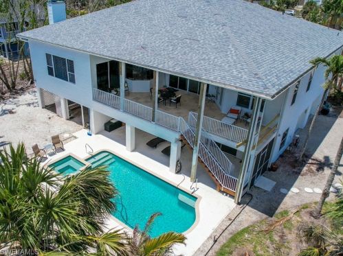 1724 Bunting Ln, Sanibel FL  33957-4226 exterior