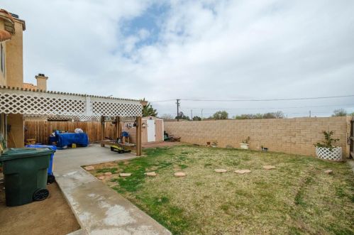 12458 Bridgewood Ln, Victorville, CA 92395-8847