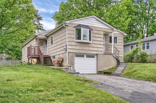 29 Helena Ave, Mohegan Lake, NY 10547-1501