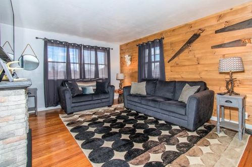 413 Schultz Ave, Latrobe, PA 15650-3381