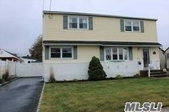 156 Maple Ave, Bethpage, NY 11714-2012