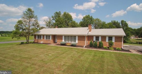 30 Valerie Dr, Bear DE  19701-1749 exterior