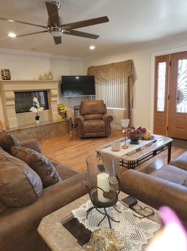 11803 Casimir Ave, Hawthorne CA  90250-1994 exterior