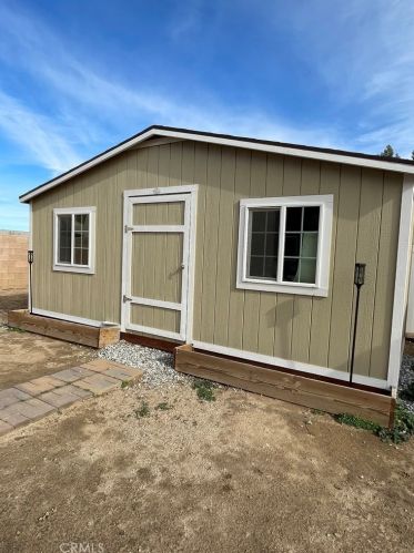 13135 Acacia Ave, Victorville CA  92392-6398 exterior