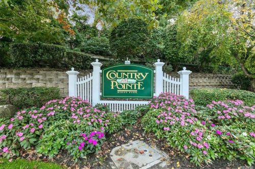 17 Mohannis Way, San Remo, NY 11754-4547
